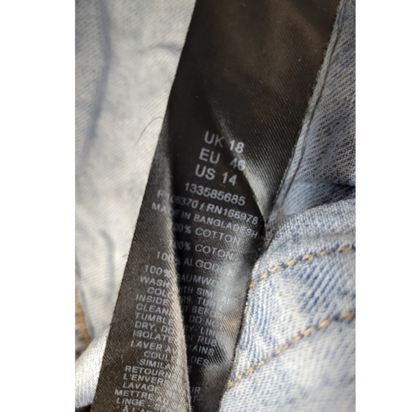 ASOS DESIGN denim relaxed shorts with rips in light blue - Picture 6 of 7